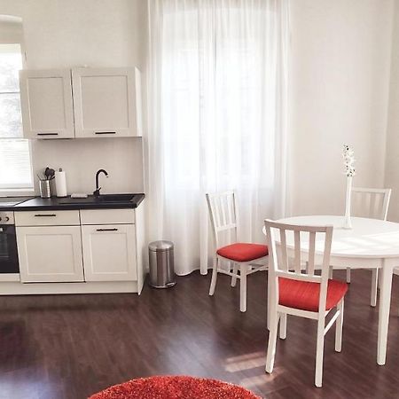 Helle Zweiraumwohnung In Wohngebiet Wina Bagian luar foto