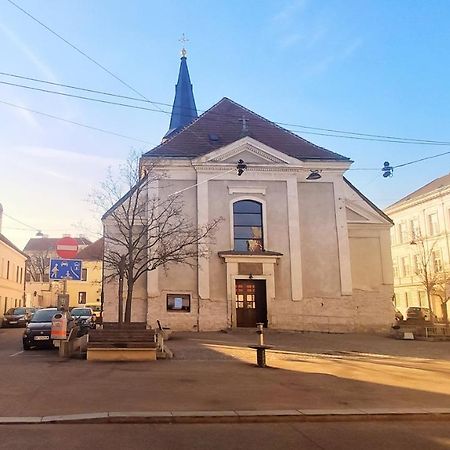 Helle Zweiraumwohnung In Wohngebiet Wina Bagian luar foto